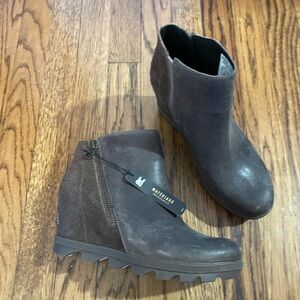 Sorel Joan of Arctic wedge boots zip 8.5